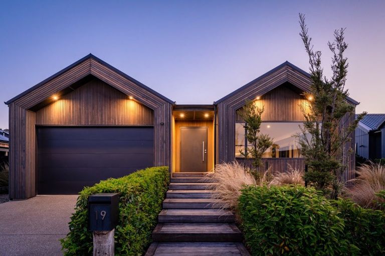 Photo of property in 19 Obelisk Street, Wanaka, 9305