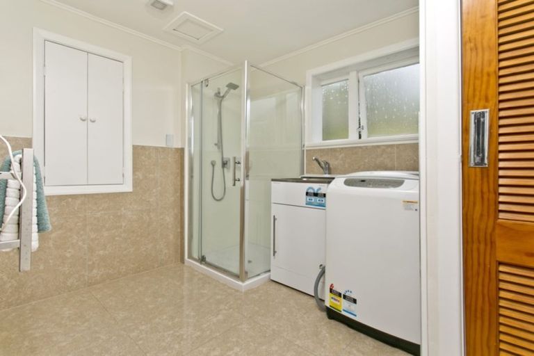 Photo of property in 24 Arrow Road, Forrest Hill, Auckland, 0620