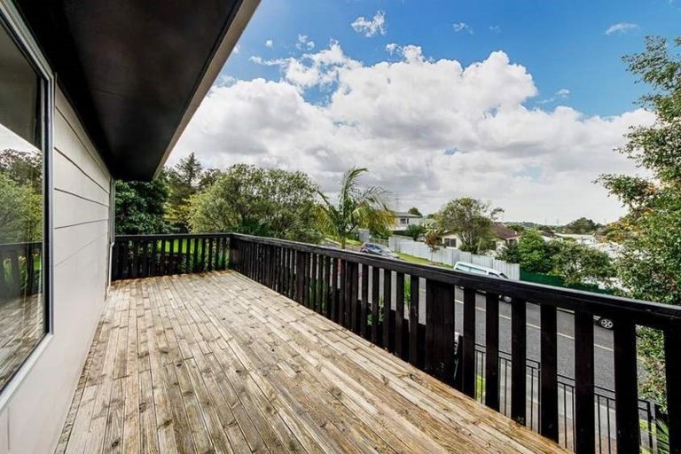 Photo of property in 28 Garton Drive, Massey, Auckland, 0614