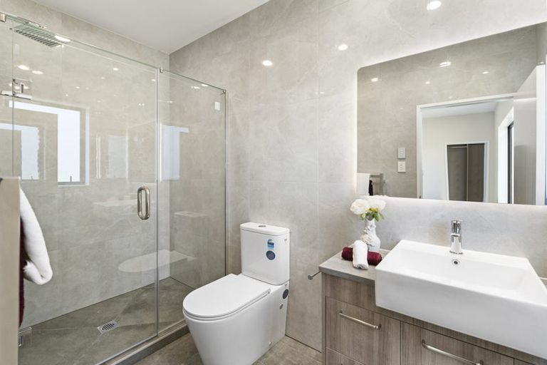 Photo of property in 17 Emerald Avenue, Rosehill, Papakura, 2113