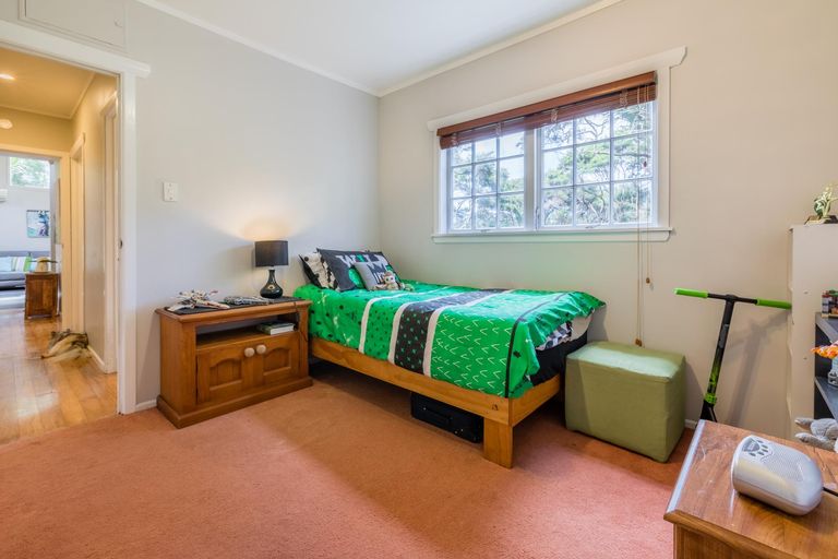 Photo of property in 33 Warner Park Avenue, Laingholm, Auckland, 0604