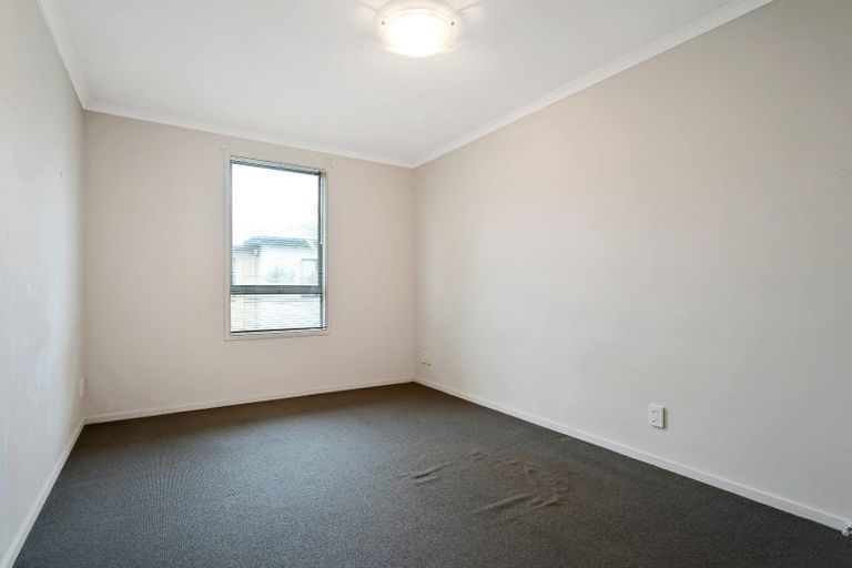 Photo of property in 18 Barnea Circle, Glen Eden, Auckland, 0602