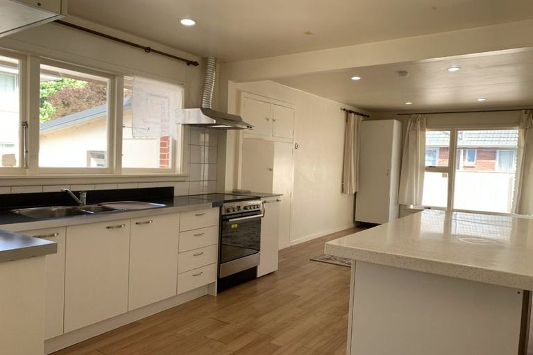 Photo of property in 207 Memorial Avenue, Burnside, Christchurch, 8053