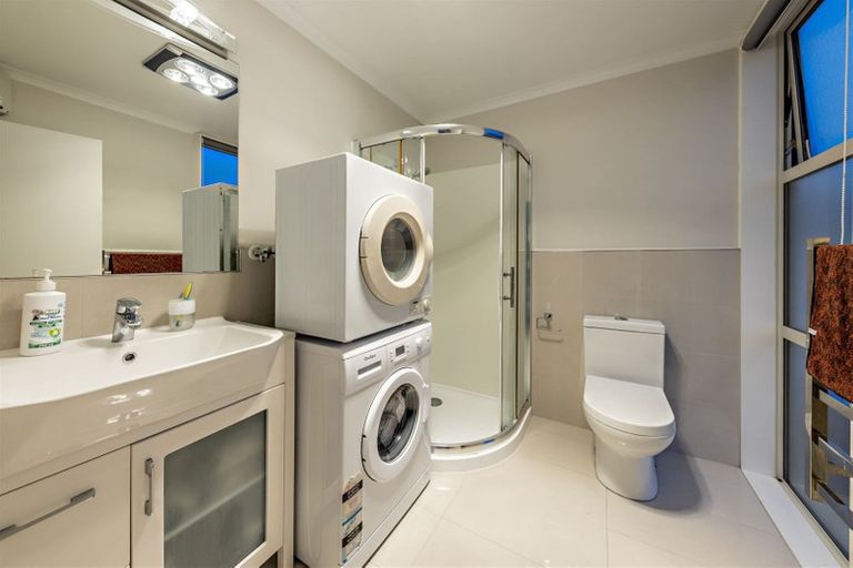 Photo of property in 21 Popokatea Drive, Takanini, 2112