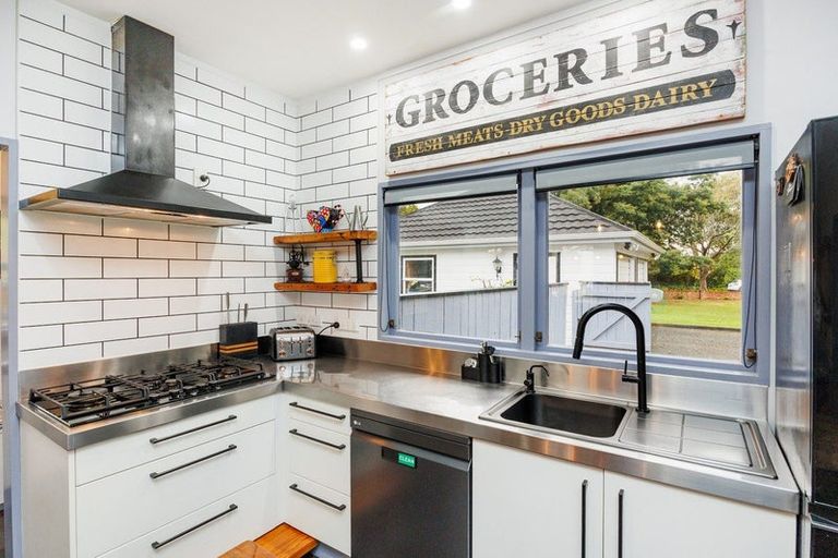 Photo of property in 8 Skerman Street, Marton, 4710