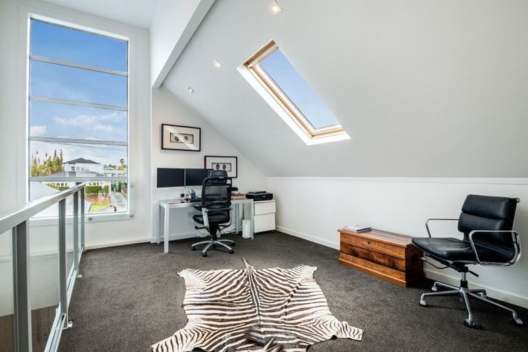 Photo of property in 5 Holiday Road, Milford, Auckland, 0620