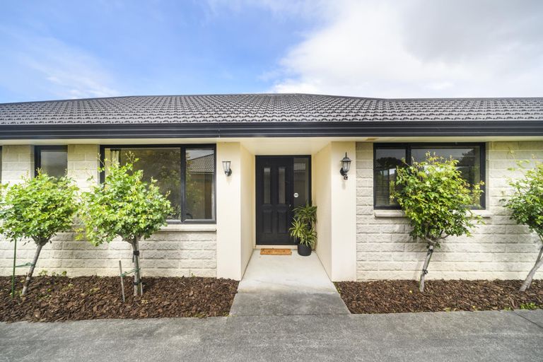 Photo of property in 20 Boston Parade, Kelvin Grove, Palmerston North, 4414