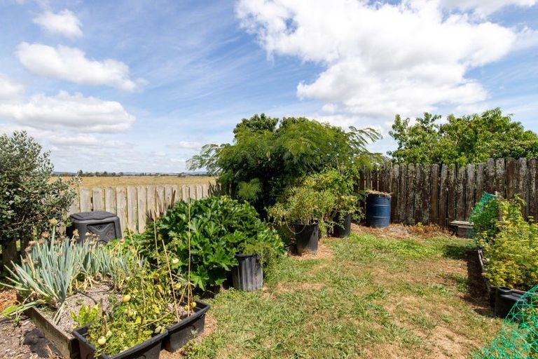 Photo of property in 71 Pipiroa Road, Ngatea, 3503