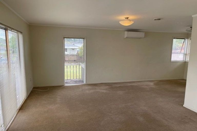 Photo of property in 20 Vina Place, Massey, Auckland, 0614