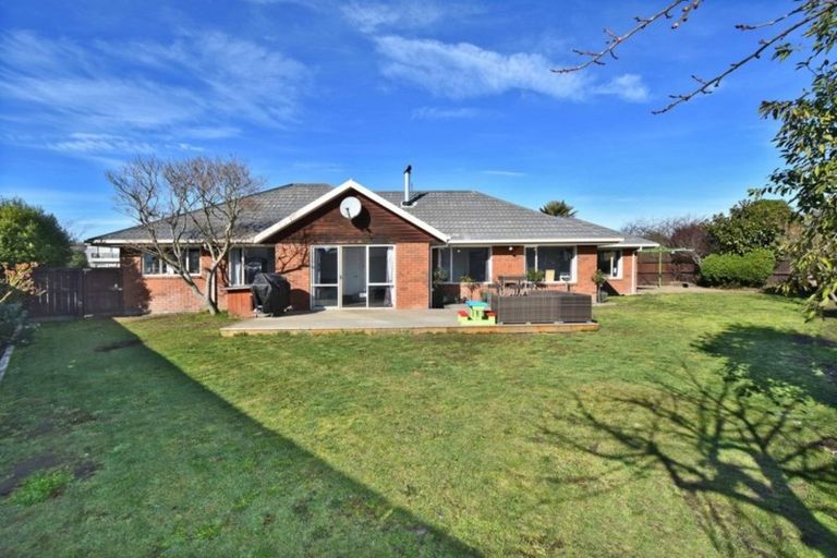 Photo of property in 8 Parkwood Place, Parklands, Christchurch, 8083