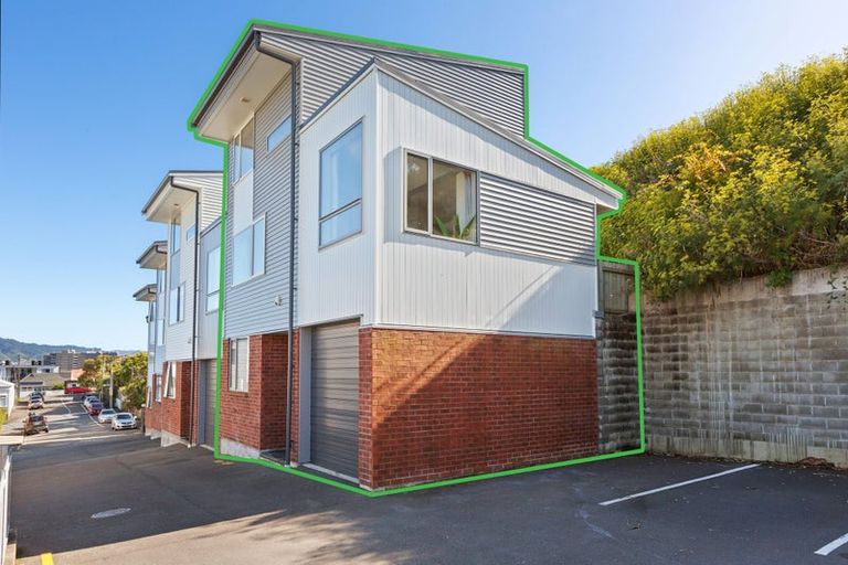 Photo of property in 30/31 Princess Terrace, Newtown, Wellington, 6021