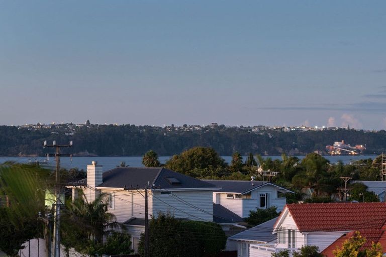 Property details for 11 Sunny Brae Crescent, Westmere, Auckland, 1022