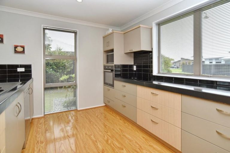 Photo of property in 23 Papaumu Green, Parklands, Christchurch, 8083