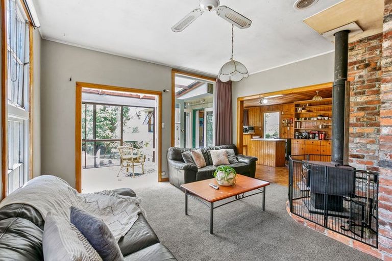 Photo of property in 1939 South Road, Pitone, New Plymouth, 4374