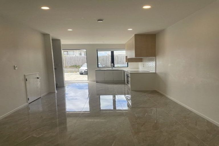 Photo of property in 7/1 Sylvan Crescent, Te Atatu South, Auckland, 0610