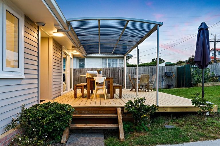 Photo of property in 67 Roberts Road, Te Atatu South, Auckland, 0610