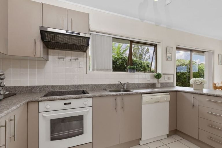 Photo of property in 1/1-3 Rock Isle Road, Torbay, Auckland, 0630
