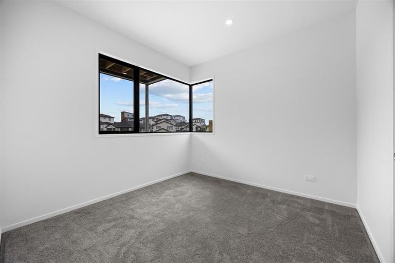 Photo of property in 12 Kautawa Lane, Massey, Auckland, 0614