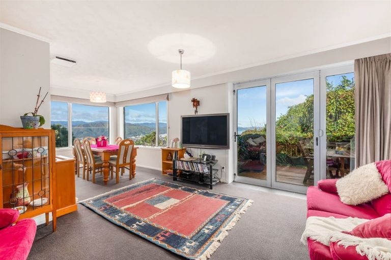 Photo of property in 30 Poto Road, Normandale, Lower Hutt, 5010