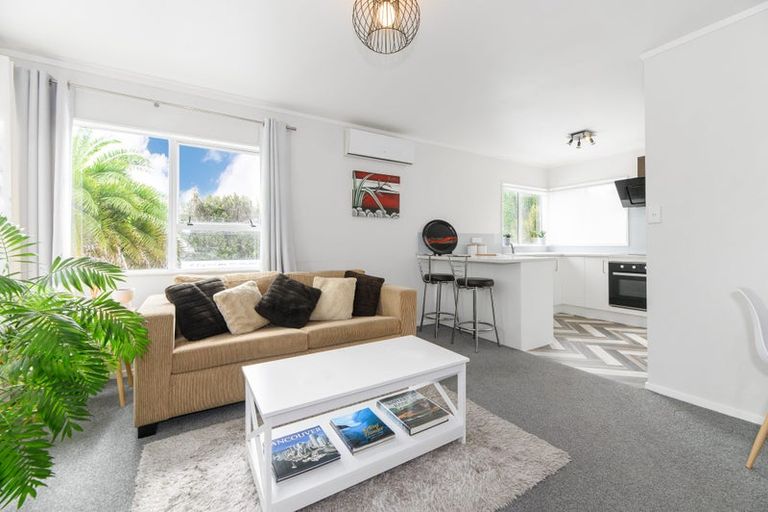 Photo of property in 2/23 Tawa Road, Te Atatu Peninsula, Auckland, 0610
