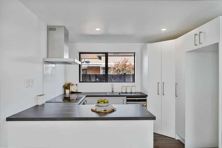 Photo of property in 3/22 Lake Terrace Road, Burwood, Christchurch, 8061