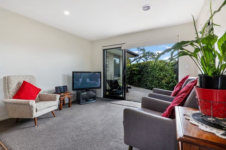 Photo of property in 14a Tukapa Street, Westown, New Plymouth, 4310