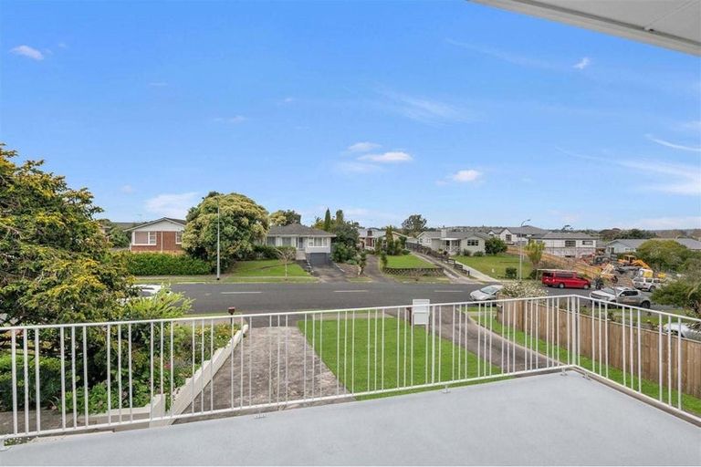 Photo of property in 17 Larne Avenue, Pakuranga Heights, Auckland, 2010