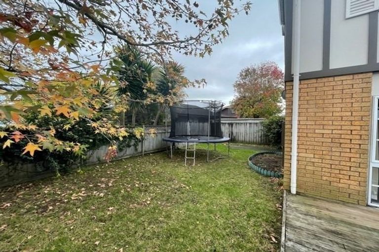 Photo of property in 1/51 Jillteresa Crescent, Half Moon Bay, Auckland, 2012