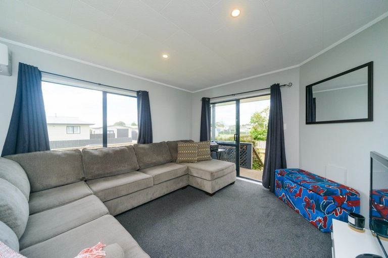 Photo of property in 17 Dahlstrom Grove, Kelvin Grove, Palmerston North, 4414