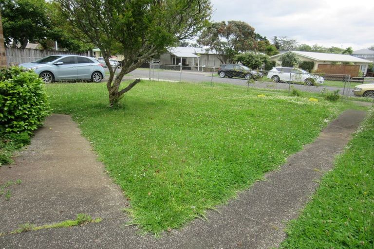 Photo of property in 14 Lindis Place, Mangere Bridge, Auckland, 2022