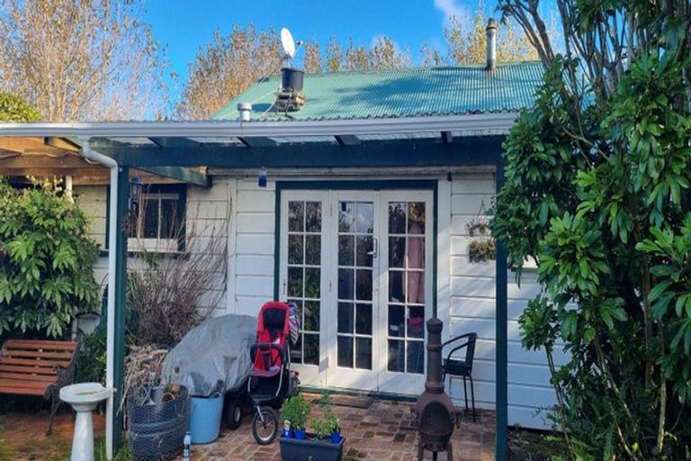 Photo of property in 150 Wirihana Road, Hawera, 4674