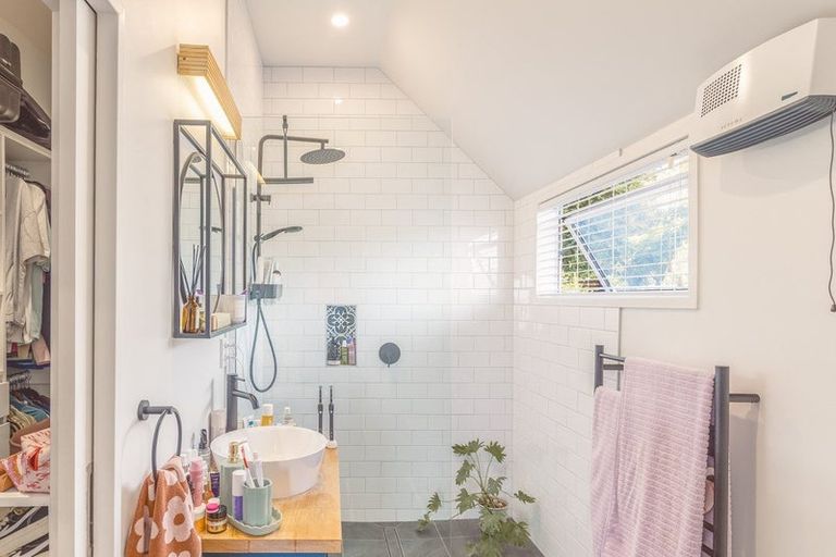 Photo of property in 1/8 Hobday Lane, Mount Pleasant, Christchurch, 8081