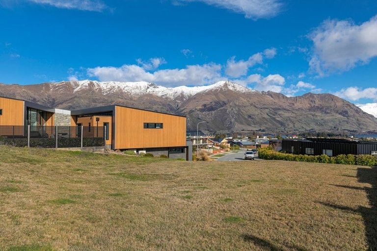 Photo of property in 15 The Heights Avenue, Wanaka, 9305