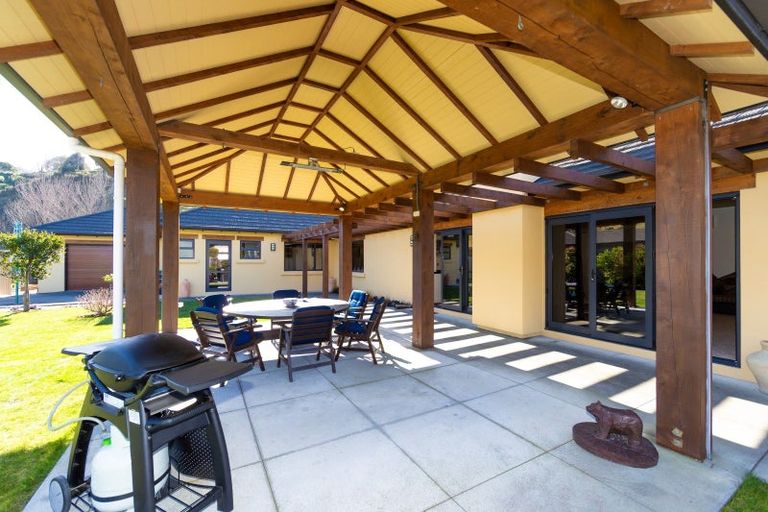 Photo of property in 12 Oak Place, Poraiti, Napier, 4112