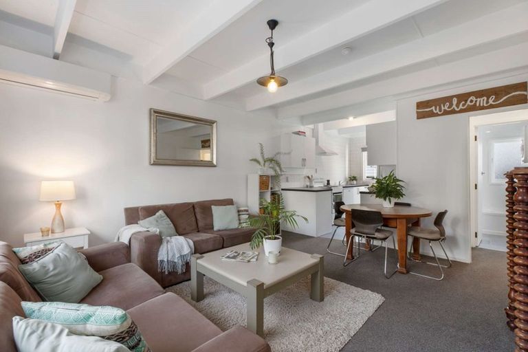 Photo of property in 2/86 Divich Avenue, Te Atatu South, Auckland, 0610