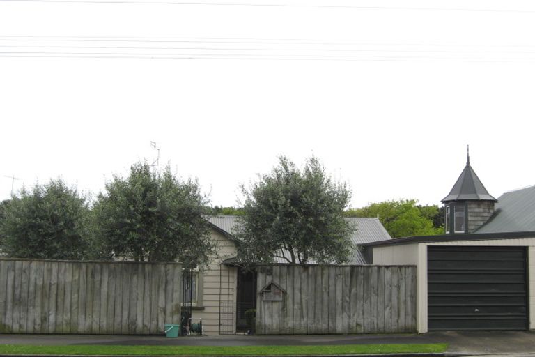 Photo of property in 35 Gilbert Street, New Plymouth, 4310