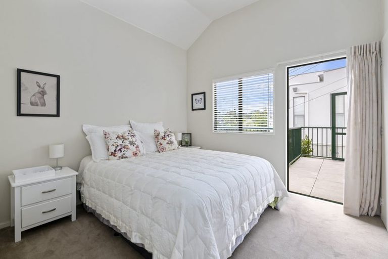 Photo of property in 1/111 Beach Road, Castor Bay, Auckland, 0620