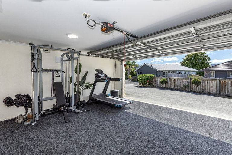 Photo of property in 6 Ishtar Place, One Tree Point, 0118