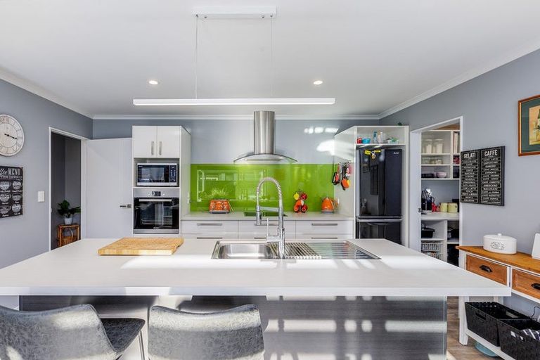 Photo of property in 7 Austin Reid Avenue, Carterton, 5713