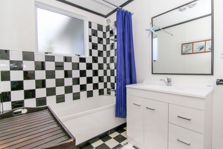 Photo of property in 75 Peel Street, Westport, 7825