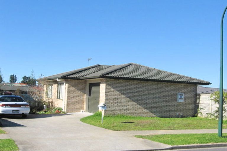 Photo of property in 16 Castlefinn Drive, Weymouth, Auckland, 2103