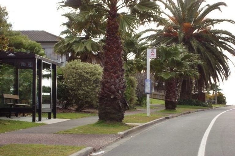 Photo of property in 35 Calypso Way, Unsworth Heights, Auckland, 0632