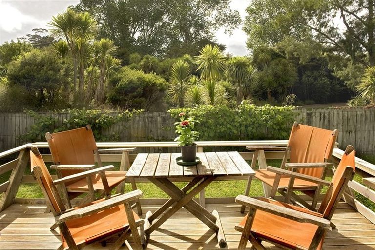 Photo of property in 19 Benita Place, Sunnyvale, Auckland, 0612