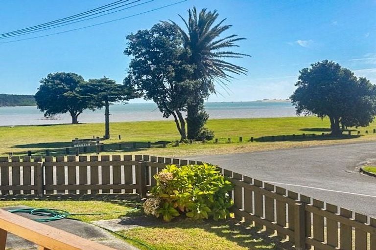 Photo of property in 34 Linklater Avenue, Foxton Beach, Foxton, 4815