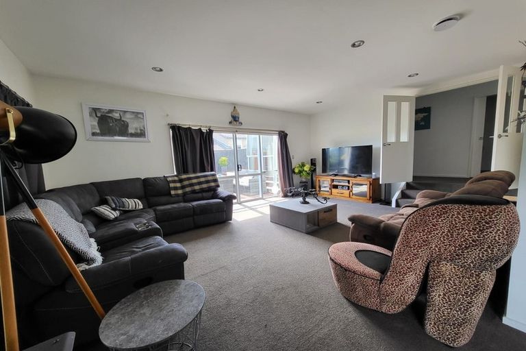 Photo of property in 12 Vino Cina Heights, Ranui, Auckland, 0612