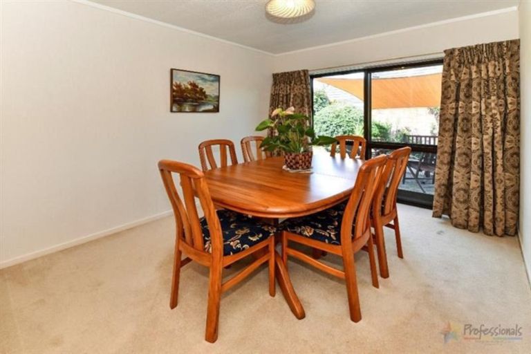 Photo of property in 2 Evanda Crescent, Conifer Grove, Takanini, 2112