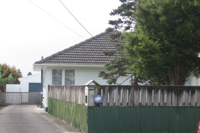 Photo of property in 24 Edwards Avenue, Henderson, Auckland, 0610