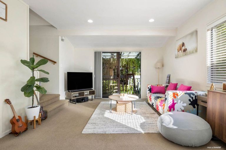 Photo of property in 2/6 Angelo Avenue, Howick, Auckland, 2014