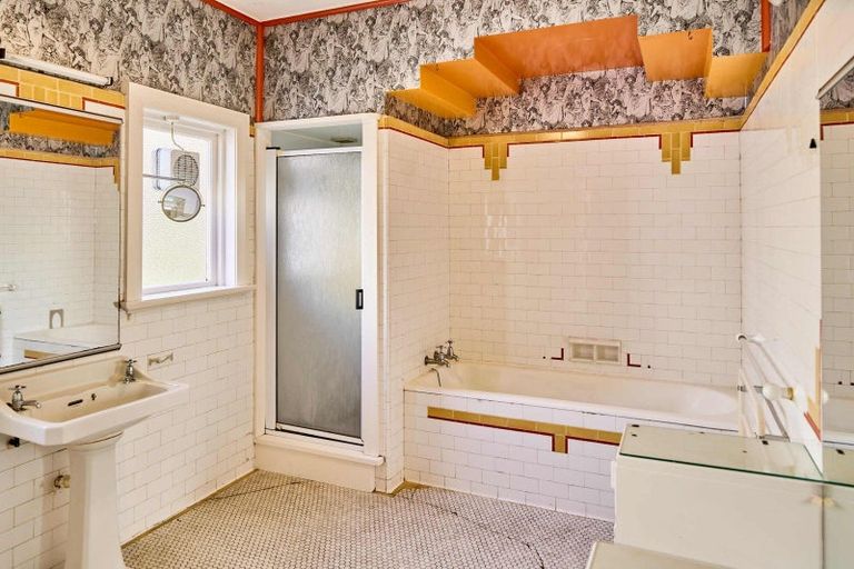 Photo of property in 3 Waiteata Road, Kelburn, Wellington, 6012