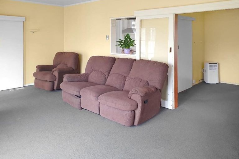 Photo of property in 16 Oxford Street, Fairfield, Hamilton, 3214